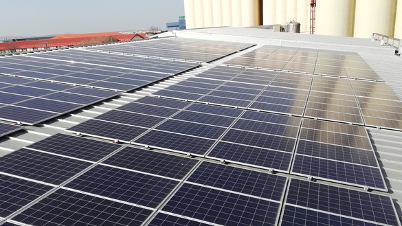 FOTO E.ON a finalizat instalarea unei centrale electrice solare la Moara Cibin