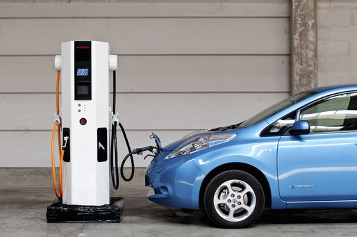 FOTO Fostul ministru al Energiei vrea reglementarea prețurilor curentului cu care sunt încărcate mașinile electrice: ″Fără băieți deștepți!″
