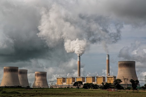 Energia electrică provenită din combustibili fosili a scăzut în prima jumătate a anului