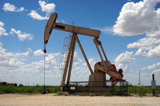 Prețurile petrolului au scăzut cu mai mult de 4%