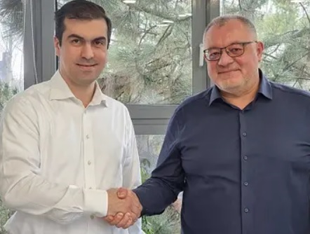 Ionuț Tănăsoaica, CEO Electromontaj, și John Stuart, CEO DTEK Renewables International