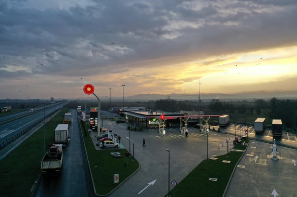 VIDEO&FOTO Rompetrol duce conceptul ”hei” în Republica Moldova. În România a lansat benzinării de un nou tip. „Este o premieră pentru România, un concept gândit integrat.