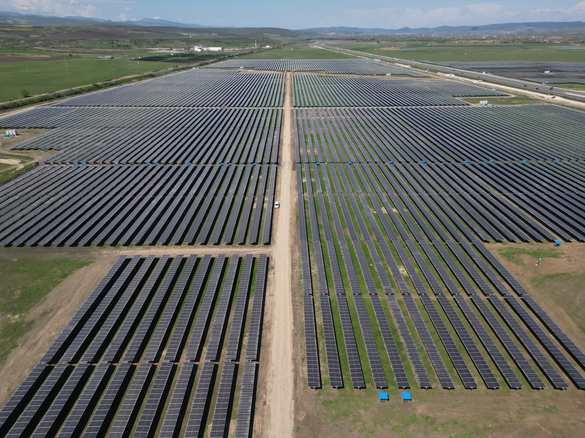 FOTO Danezii de la Eurowind Energy investesc în România peste 174 milioane euro în dezvoltarea unui nou parc fotovoltaic. Va deveni cel mai mare din portofoliul local al companiei