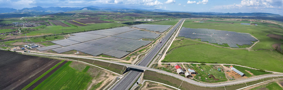 FOTO Danezii de la Eurowind Energy investesc în România peste 174 milioane euro în dezvoltarea unui nou parc fotovoltaic. Va deveni cel mai mare din portofoliul local al companiei