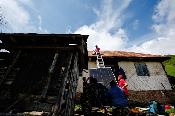 ANALIZĂ&FOTO Cele peste 5.000 de gospodării fără energie din România ar putea fi electrificate cu numai 27 milioane euro