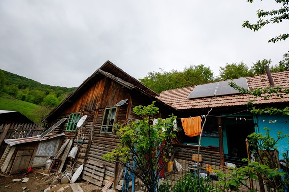 ANALIZĂ&FOTO Cele peste 5.000 de gospodării fără energie din România ar putea fi electrificate cu numai 27 milioane euro