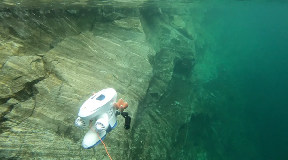 Dronă subacvatică. Sursă foto: https://www.blueyerobotics.com/ Dronă subacvatică. Sursă foto: https://www.blueyerobotics.com/