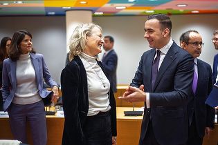 Bogdan Ivan, ministrul Energiei: Conectăm România la rețeaua electrică din Vestul Europei cu bani europeni. Până în 2035 sunt 30 de miliarde de euro la care avem prioritate