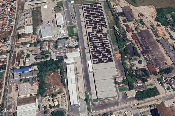 Panourile fotovoltaice văzute din satelit pe acoperișul centrului logistic Dedeman Pantelimon Panourile fotovoltaice văzute din satelit pe acoperișul centrului logistic Dedeman Pantelimon