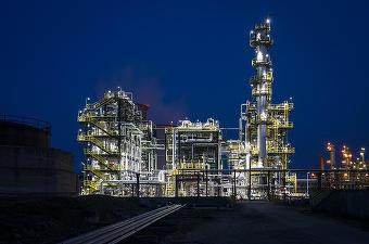 Singura rafinărie activă din România intră în mentenanță și își reduce producția în plină criză a petrolului