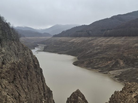 FOTO Barajul Vidraru, de 60 ani în funcțiune, dar cu durată de viață proiectată de 30 de ani, va fi reumplut până în toamnă