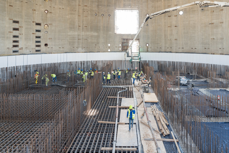 FOTO Nuclearelectrica realizează prima turnare continuă de beton pentru structurile permanente ale Proiectului Retehnologizarii Unității 1 CNE Cernavodă