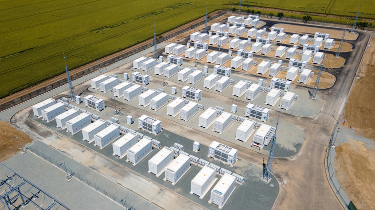 FOTO Faza 1 a uneia din cele mai mari baterii de stocare de energie din România fost pusă în funcțiune de un miliardar olandez și de fondul suveran de investiții al Belgiei