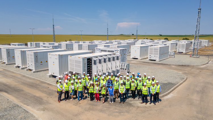 FOTO Faza 1 a uneia din cele mai mari baterii de stocare de energie din România fost pusă în funcțiune de un miliardar olandez și de fondul suveran de investiții al Belgiei