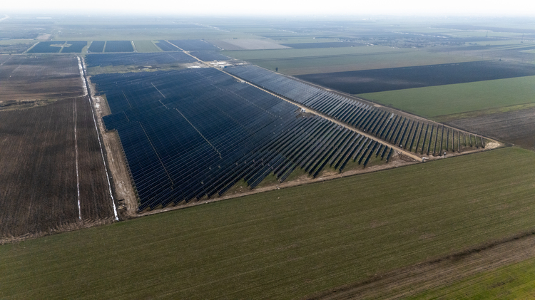 FOTO Investiție în România. Austriecii de la Enery au inaugurat un parc fotovoltaic de peste 50 MW la Titu, pentru Nokian Tyres din Oradea