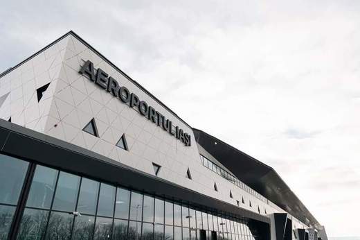 FOTO Aeroportul Iași face un nou pas către independența energetică și semnează cu Strabag pentru realizarea unui nou parc fotovoltaic și a unui sistem de stocare a energiei