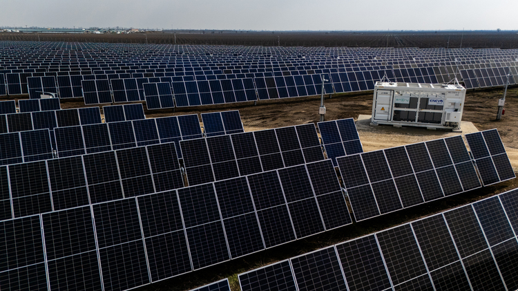 FOTO Gigant chinez va furniza în România modulele pentru parcul solar hibrid Ogrezeni, printre cele mai mari din Europa