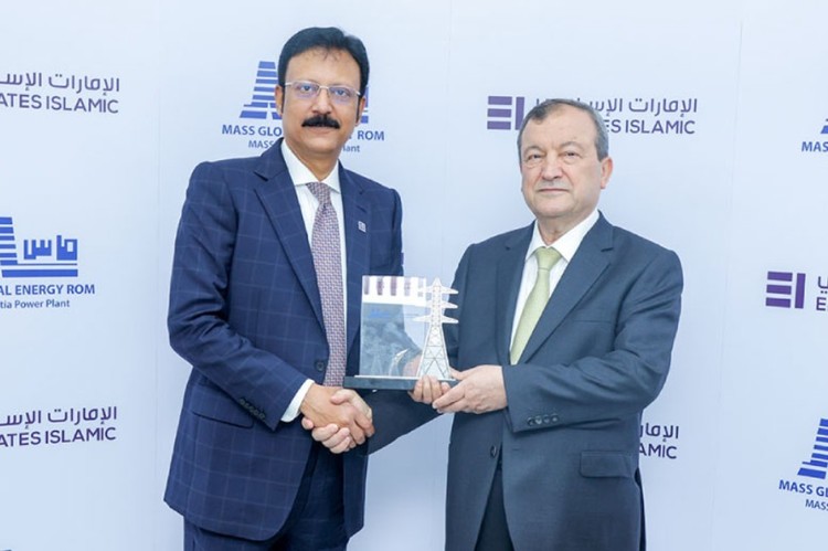 Mohammad Kamran Wajid, CEO-ul adjunct al Emirates Islamic (stânga), și Ahmad Ismail Saleh. Sursă foto: https://www.emiratesislamic.ae/ Mohammad Kamran Wajid, CEO-ul adjunct al Emirates Islamic (stânga), și Ahmad Ismail Saleh. Sursă foto: https://www.emiratesislamic.ae/