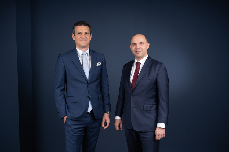 FOTO Românii de la Enevo se uită spre piețele de capital. Holding propriu în Olanda, cu șef de board ex-CEO al unui gigant european prezent masiv în România. Proiecte proaspete în Spania și Germania, birouri noi la Atena, Beijing și în Emirate - Corespondență din Paris