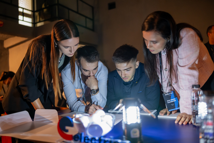 FOTO Electrica a finalizat selecția Shadow VOLT, unul dintre cele mai ambițioase programe de internship. Tinerii selectați vor sta direct la masa unde se decide