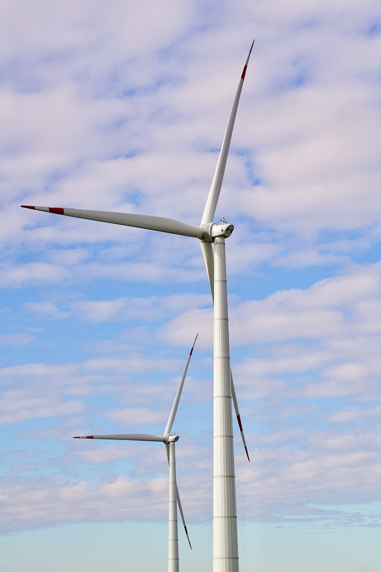 FOTO Premieră în România. Cele mai mari turbine eoliene instalate vreodată