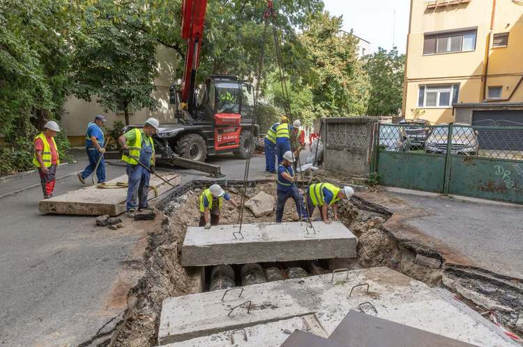 FOTO Sute de blocuri vor avea fără probleme apă caldă și căldură la iarnă, în București