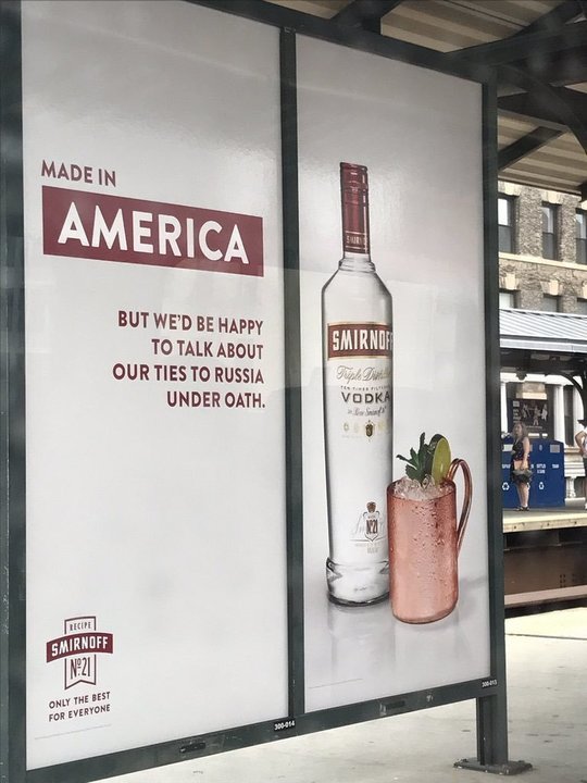 FOTO Trump, ironizat în cea mai recentă campanie publicitară a Smirnoff