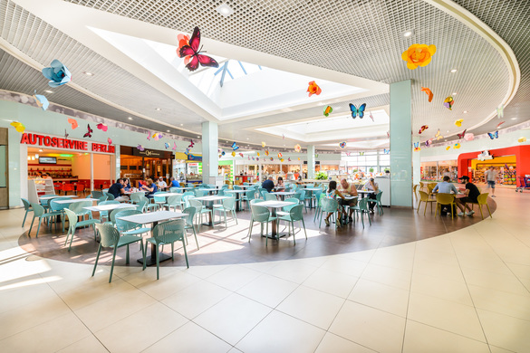 FOTO Lucrările de modernizare interioară a centrului comercial TOM Carrefour din Constanța au fost încheiate