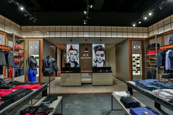 FOTO Grupul de francize de fashion Peeraj a deschis în Băneasa Shopping City un magazin sub brandul Armani