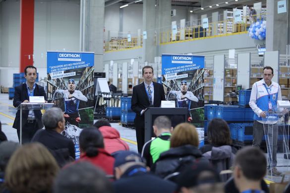 FOTO Decathlon a deschis în România primul centru logistic din sud-estul Europei, care va aproviziona trei țări. Centrul - construit de compania uneia dintre cele mai bogate familii belgiene