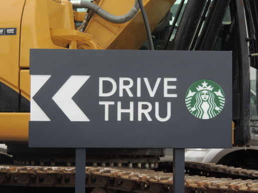 Starbucks începe să caute angajați pentru prima cafenea de tip drive thru din România