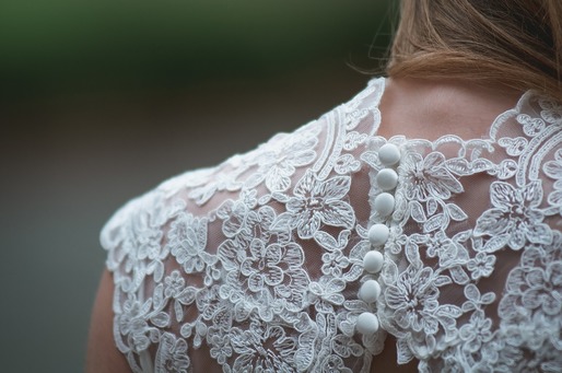 Producători români din industria de wedding caută piețe de export al rochiilor de mireasă