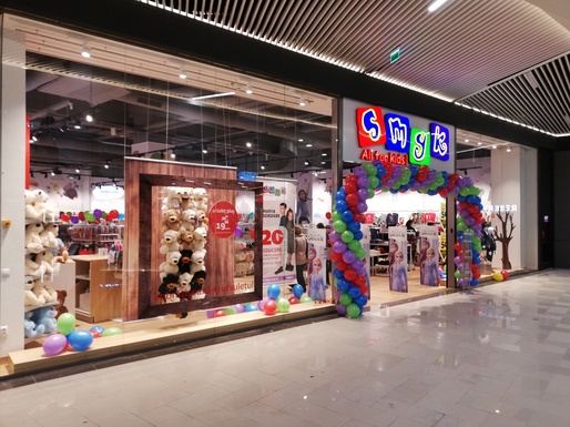 Lanțul Smyk, cel mai mare retailer de îmbrăcăminte, jucării și accesorii pentru copii din Polonia, se extinde în România 