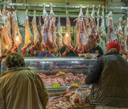 Controale în piețe, la abatoare și comercianții de alimente, până după Anul Nou