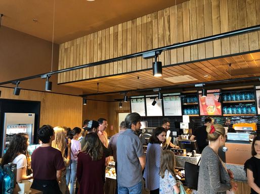 Starbucks deschide o nouă cafenea, în gară