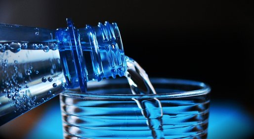 Producător de apă: Pandemia i-a făcut pe români să cumpere inclusiv apă online