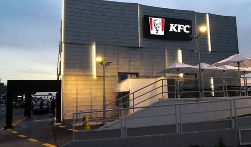 KFC scoate pe piața din România peste 400 de posturi. Salariile oferite