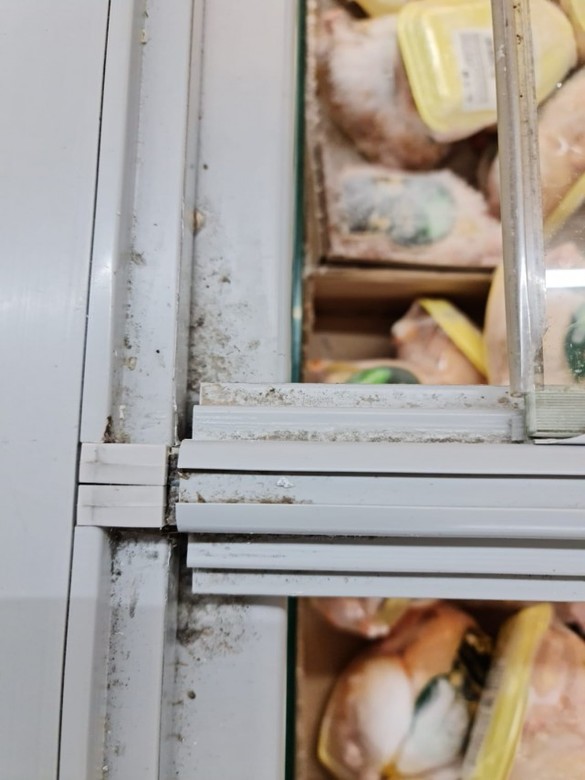 FOTO Supermarketul La Cocoș din București a fost închis de ANPC