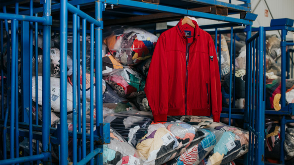 FOTO H&M începe să se ocupe mai serios de haine reciclate