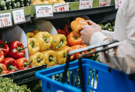 Retailerii caută modalități pentru a-i atrage pe cumpărători în contextul reducerii cheltuielilor