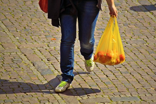 Scăderea consumului de pungi din plastic continuă în Uniunea Europeană