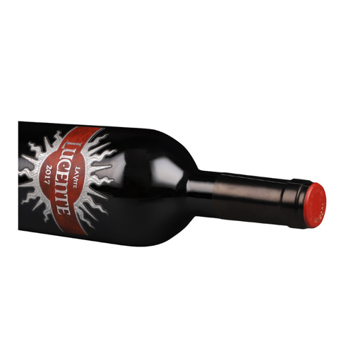 Vinul zilei: un roșu savuros obținut din struguri Merlot și Sangiovese. Un vin complet, puternic, care se exprimă într-o notă contemporană. Cotat cu 92 puncte James Suckling