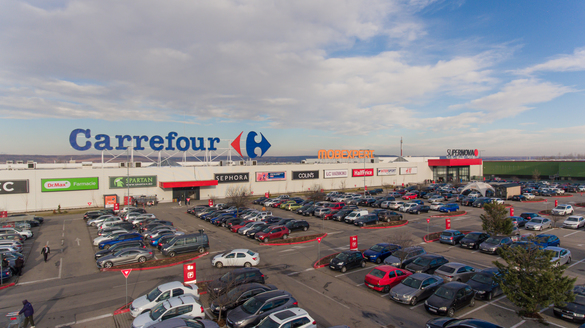 FOTO cora devine Carrefour, rebranding declanșat. Hipermarketuri modernizate de austrieci