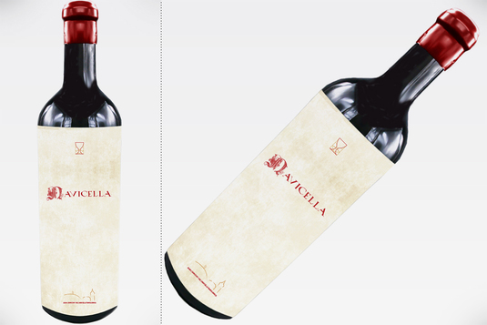 Vinul zilei: un vin roșu obținut din Pinot Noir, Cabernet Sauvignon și Merlot, cu taninuri bine integrate și alcool reținut. Savuros alături de preparate din carne