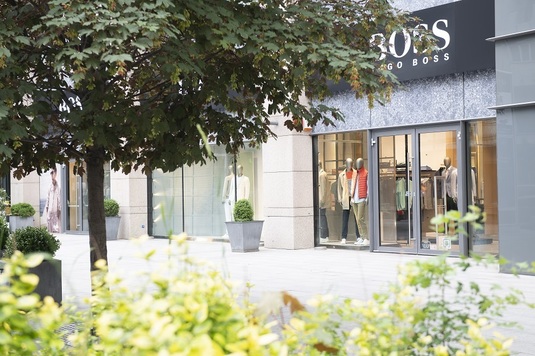Retailerul de modă Hugo Boss părăsește Rusia, după ce a ajuns la un acord de vânzare