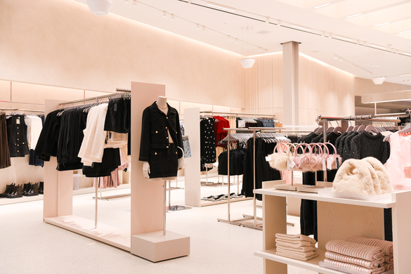 FOTO H&M redeschide un mare magazin în capitală, cu o premieră