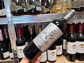 Vinul zilei: un Monastrell cotat cu 93 de puncte Robert Parker. Note olfactive de coacăze, fructe roșii de pădure și accente fine de fum, completate pe palat de arome de afine, smochine și ciocolată amăruie