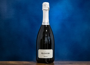 Vinul zilei: un Prosecco exuberant, cu note de flori și fructe, textură catifelată și perlaj fin. De savurat ca atare sau alături de preparate pe bază de pește, fructe de mare sau salate