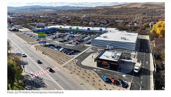 SURPRIZĂ Gică Popescu a lansat un centru comercial VIDEO&FOTO