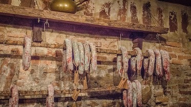 Avertisment ANSVSA pentru cine cumpără alimente de pe Facebook